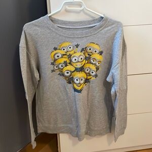 Long sleeves, minions on the shirt, large size